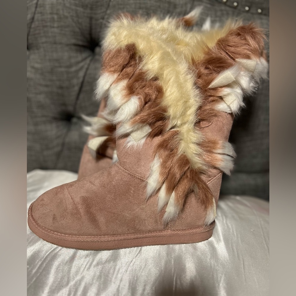 Shoe dazzle faux fur winters coming - used - no box wear & tear on soles